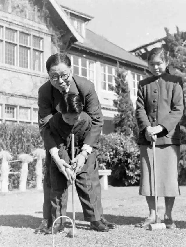 1947年的民国，国家动荡，民不聊生，而上海市长吴国桢一家六口，照样过着锦衣玉食