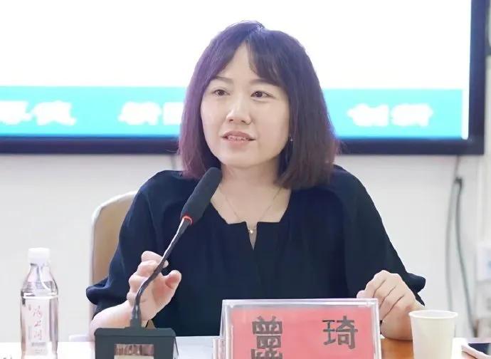 湖南人民医院眼科医生曾琦还挺好看的