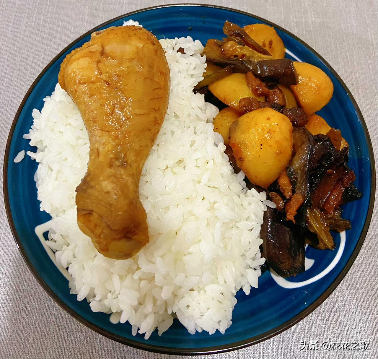 热乎乎的天，先来一杯冰爽番茄汁吧（自家出品原汁原味的٩◔̯◔۶）

降降温之后就