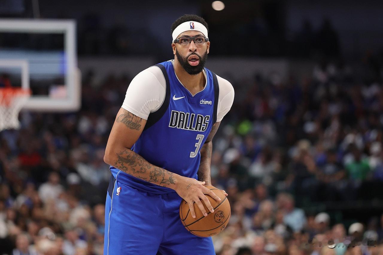 独行侠这局势真是让人捉摸不透。开季2胜7负排西部垫底，还解雇了篮球事务运营总裁兼