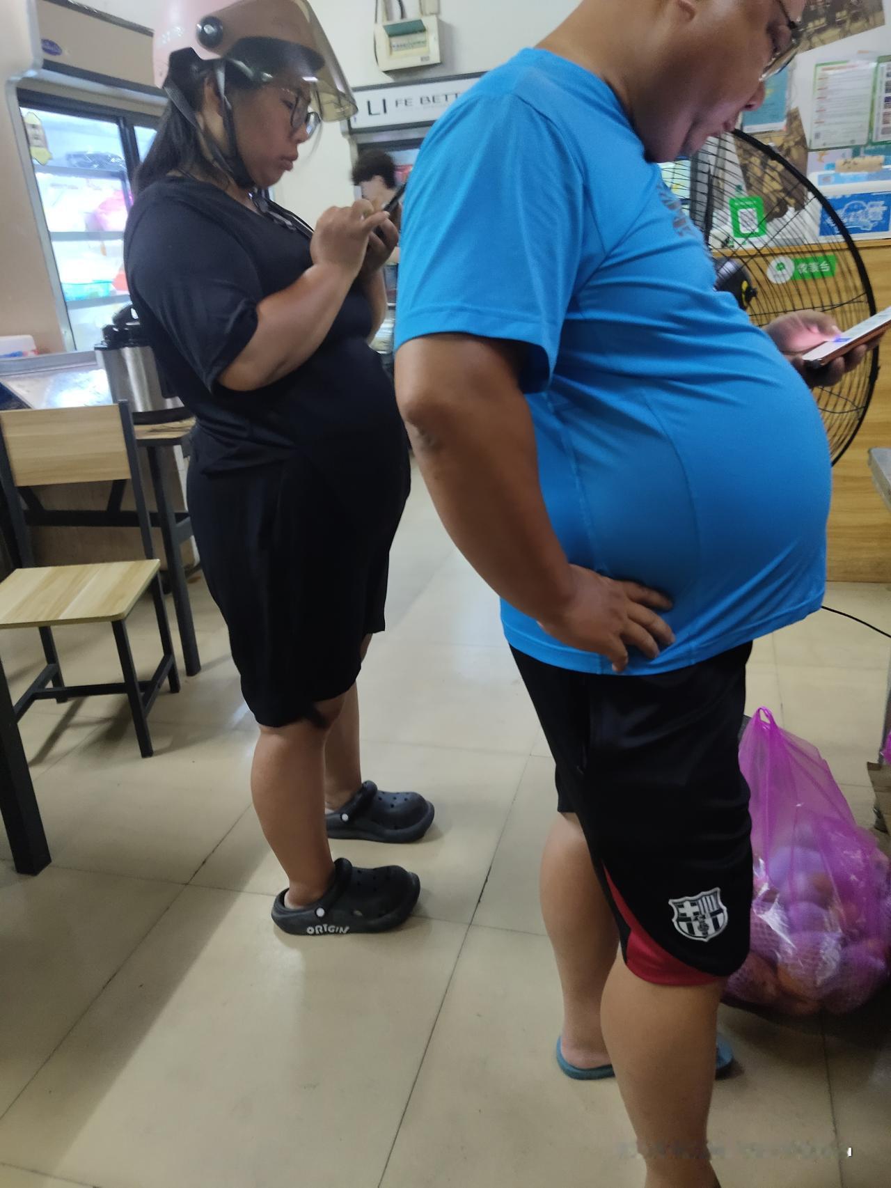 。地产之王许家印 
曾经风光无限的地产巨头，因多项罪名落得如此结局，背后是企业无