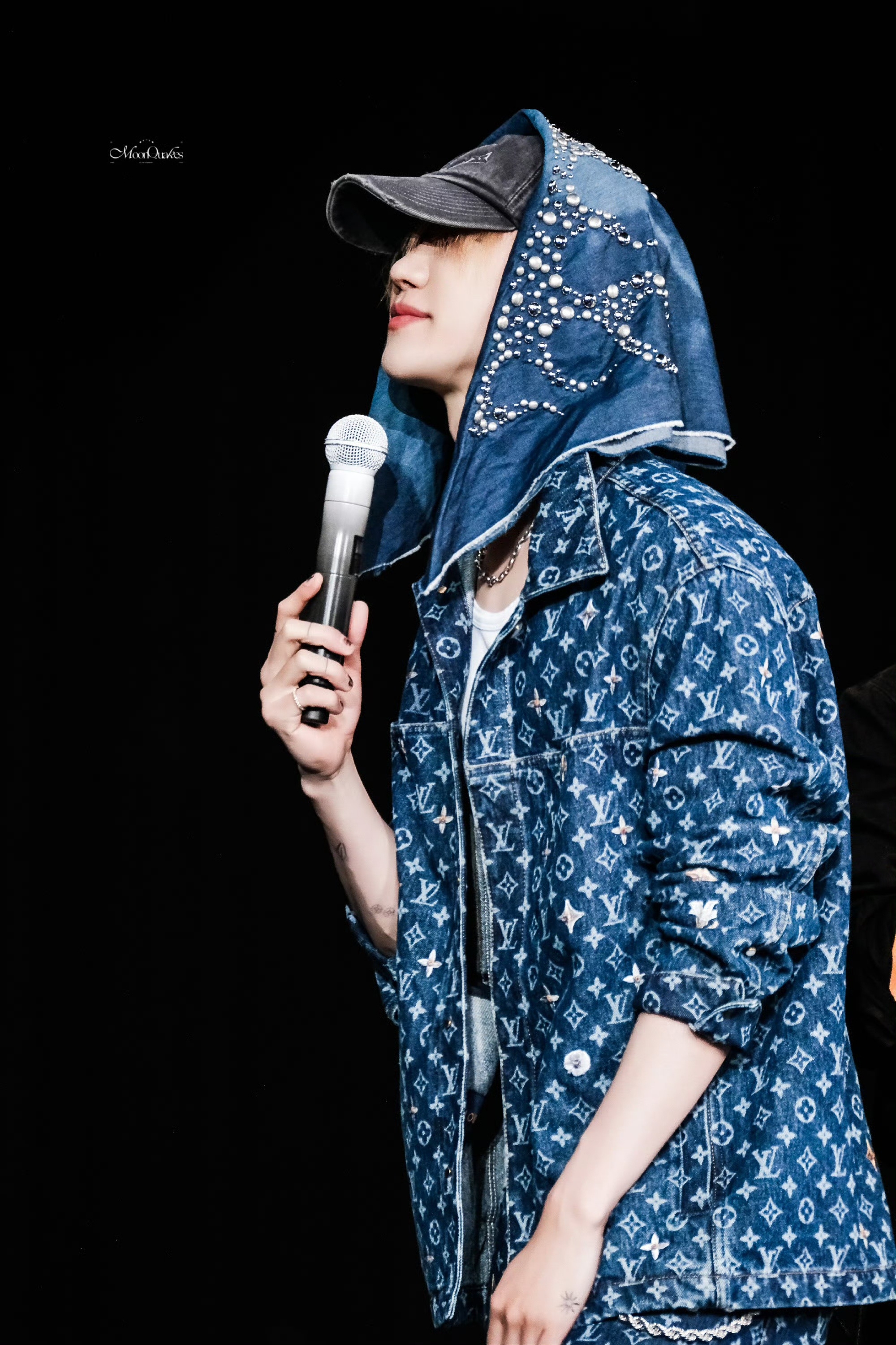 徐明浩演唱会穿了特别定制LV为品牌大使徐明浩特别定制演唱服时尚灵感解读