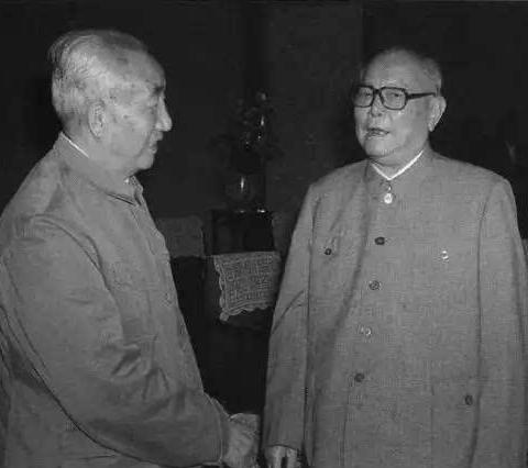 李先念为何尊称陈云为老师？副主席排名为何建议把陈云排在他前面？背后有何深意

1