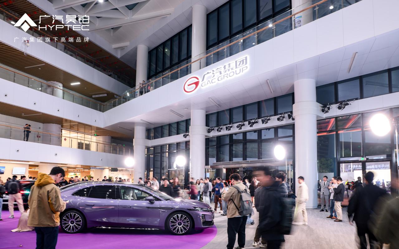 惊蛰时节，车市再迎重磅旗舰。广汽昊铂A800正式上市，以双800黑科技为核心竞争