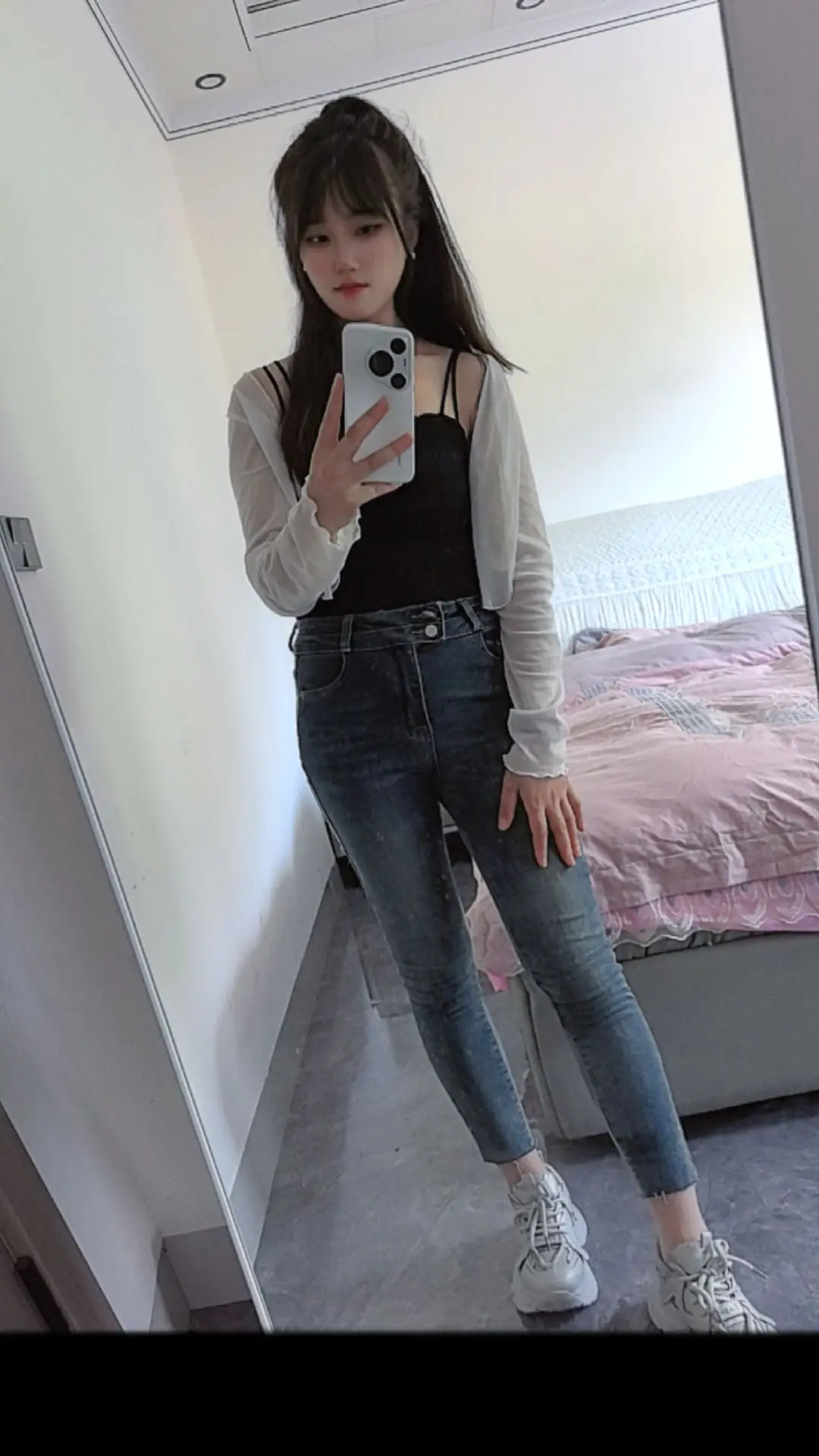 其实最适合你的人 从来不是那个爱而不得的人而是看透了你的脾气依然什么都...