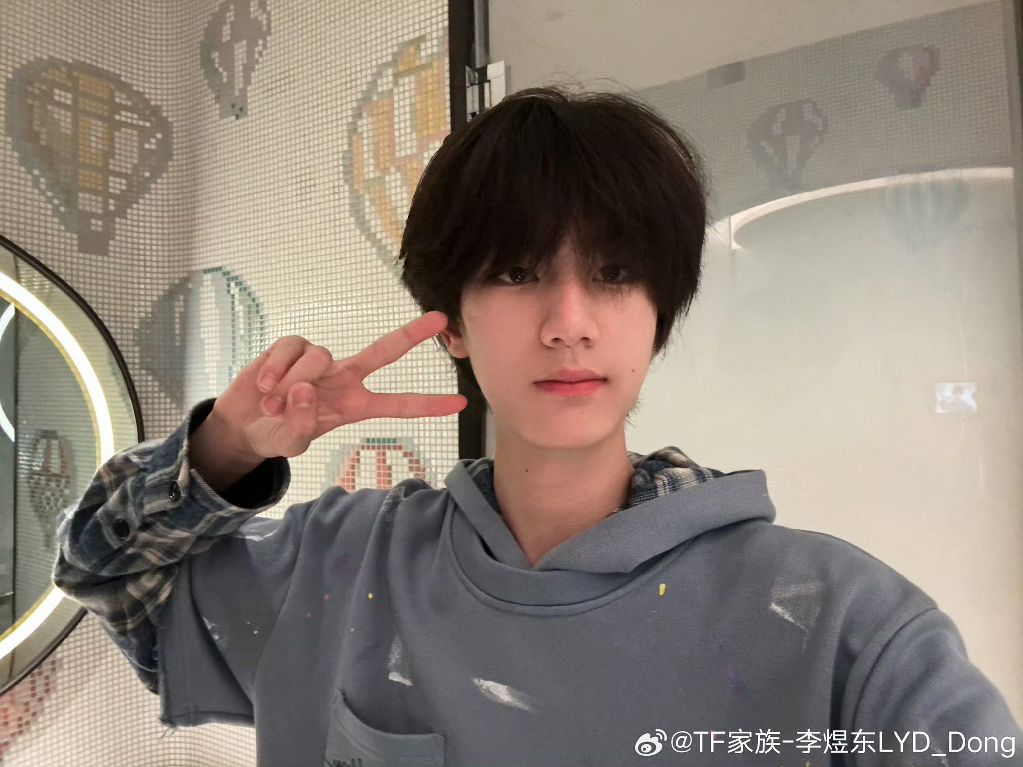 李煜东  lyd李煜东四代唯一门面 lyd李煜东 四代唯一视觉中心 饭制手幅“黑