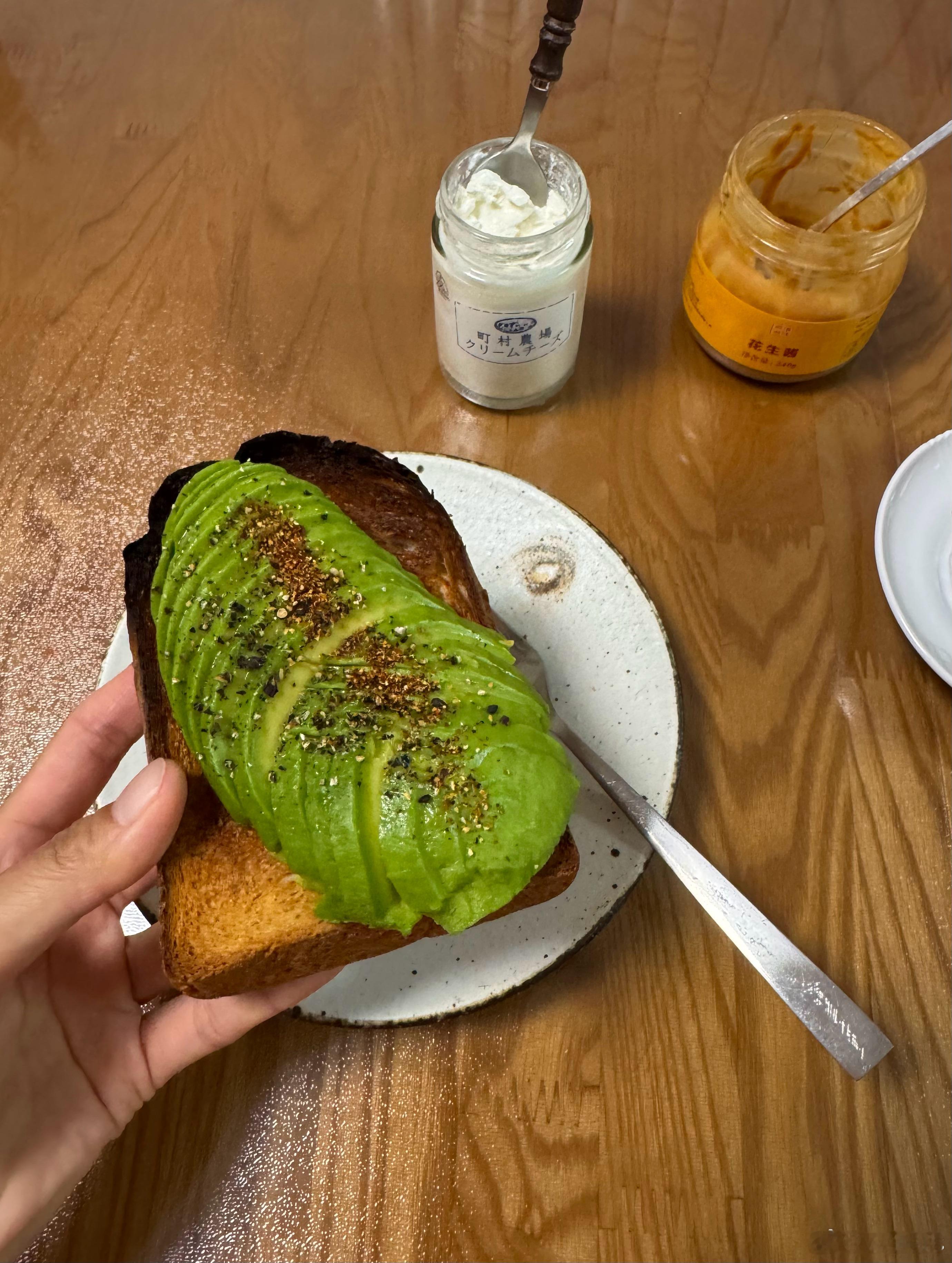 早餐[超话]coffeetime 早安啦！☕️🍞感觉好久没吃牛油果了[哈哈]阳