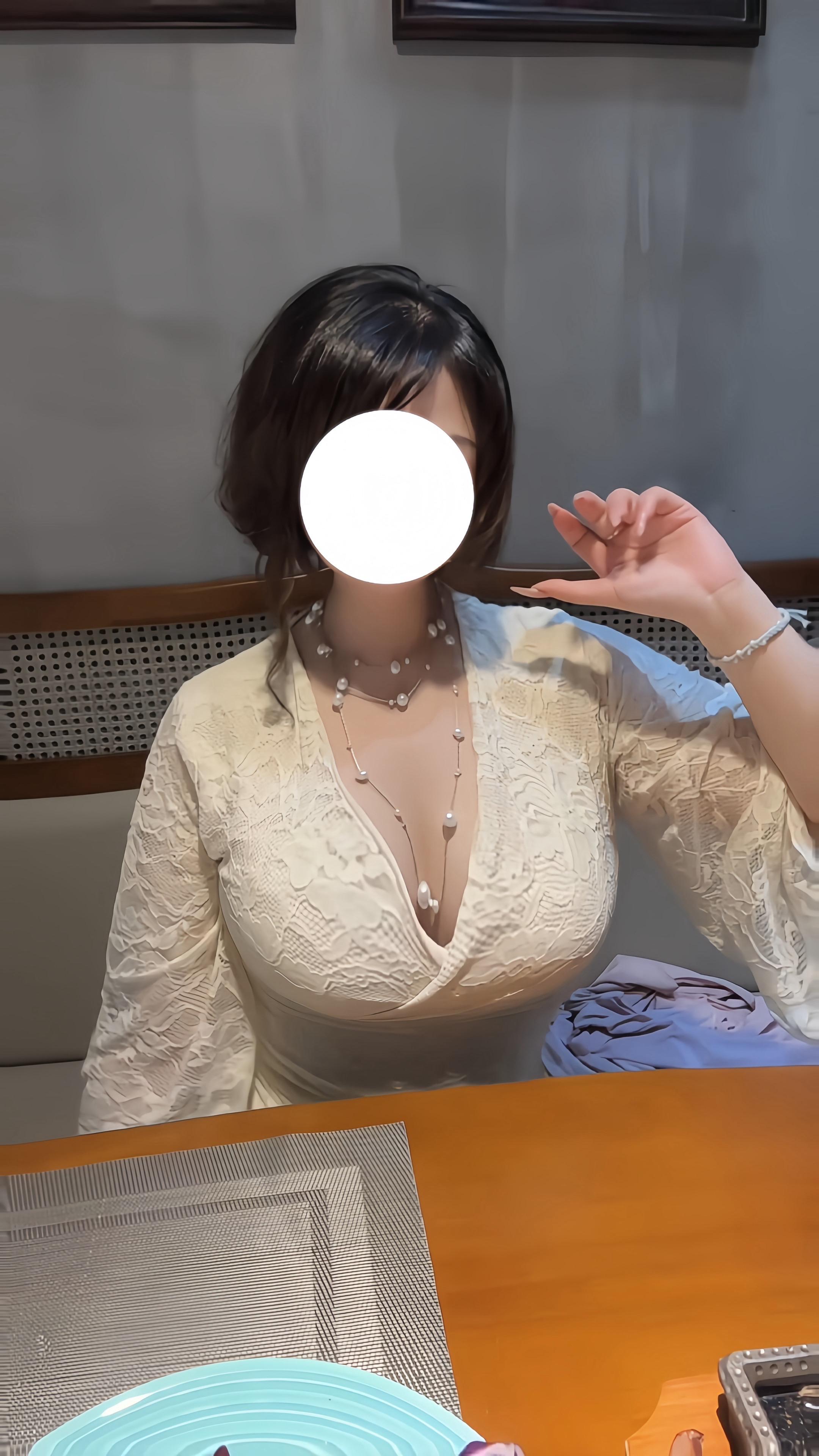 她最好永远天真。