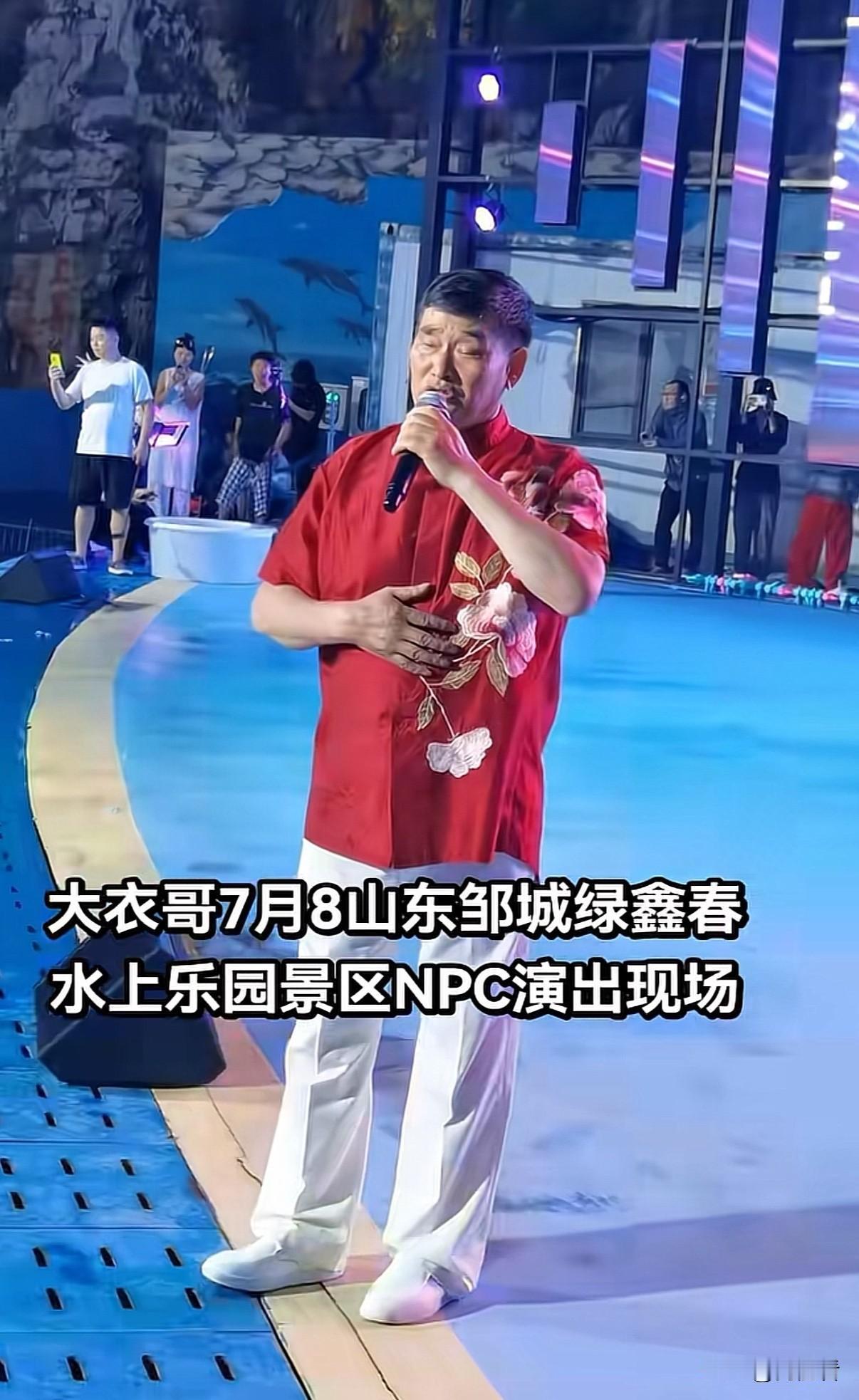 朱之文2天前还在内蒙古呼市，昨天就又回到山东了，三天跨三省，效率真高啊！

大衣