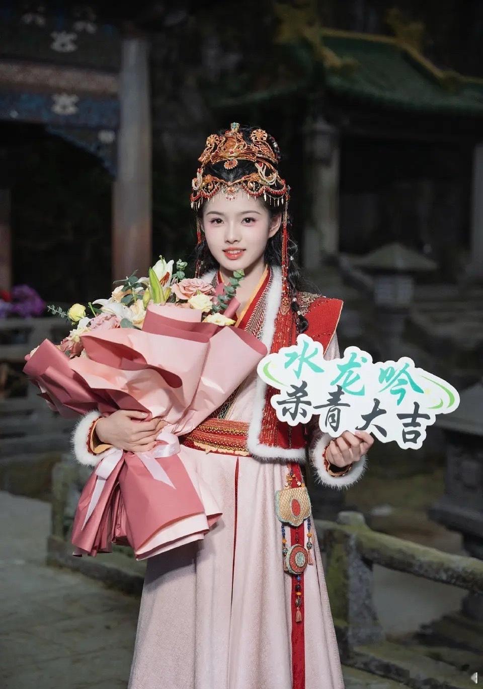 07年生的娃还在写作业，08年的艾米已经片场十年工龄！《长津湖》红围巾镜头我哭麻