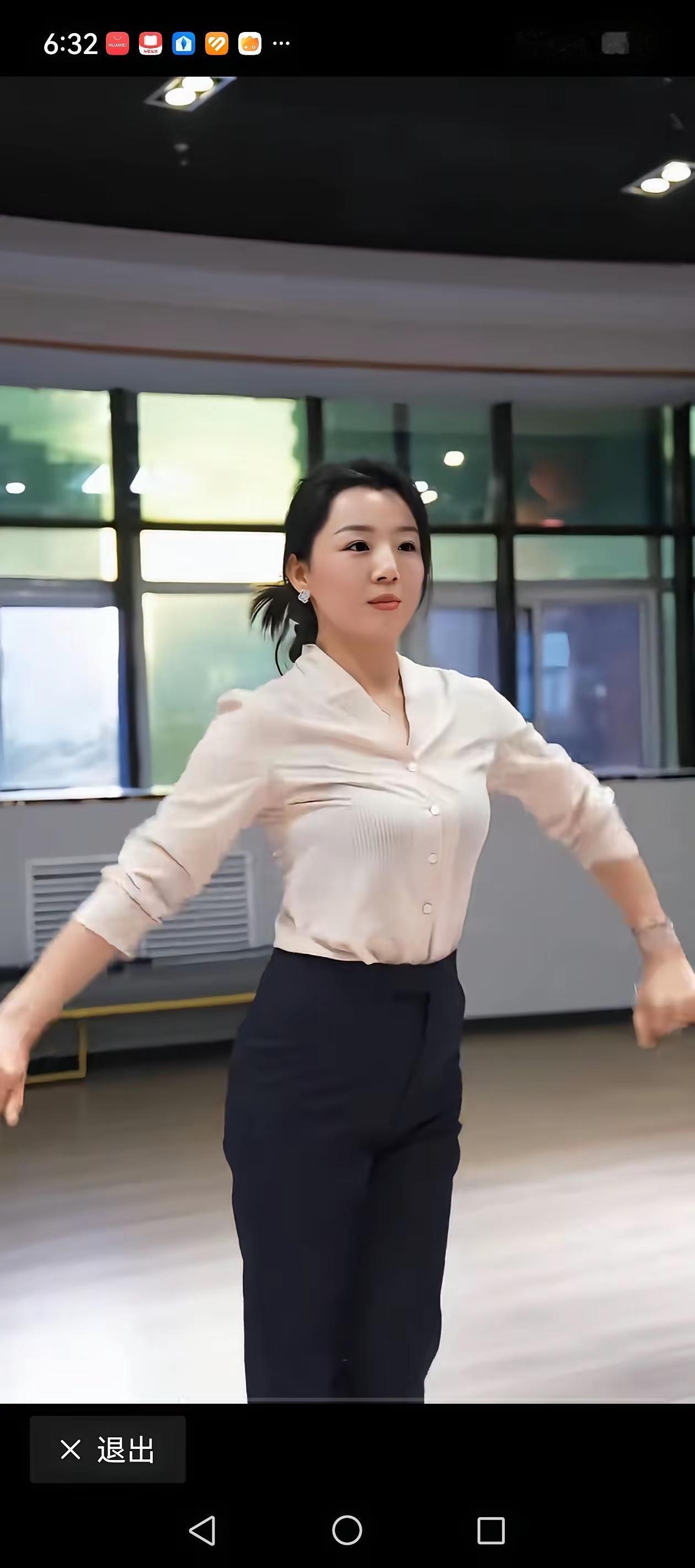 不懂就问，秦主任到底是哪位啊？秦主任跳舞 
谁知道！