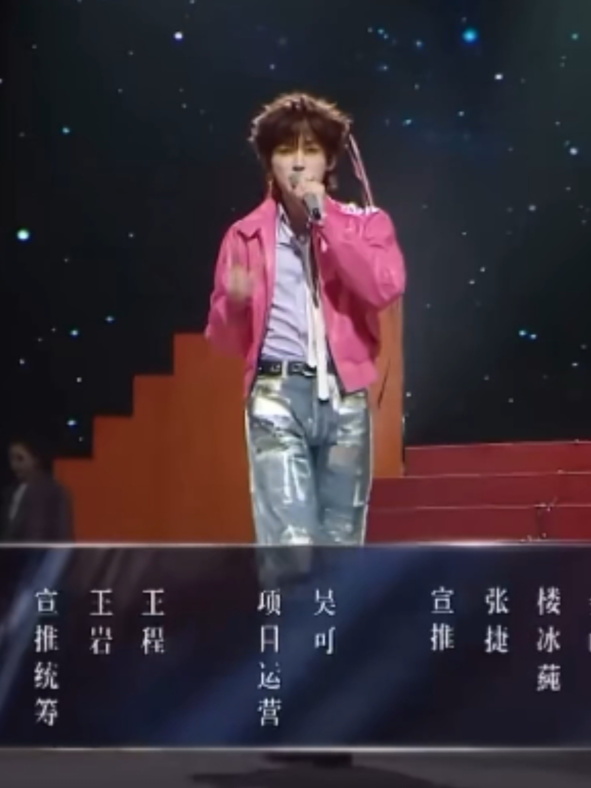 萌脸的下面是猛男。蒽 
