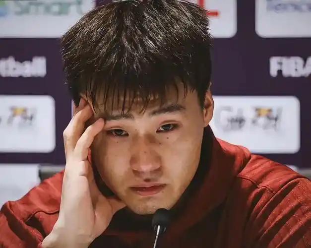 赵睿被罚离场后局面反而更好了，中国队似乎真的没必要再征召他了？
 
此前赵睿在中