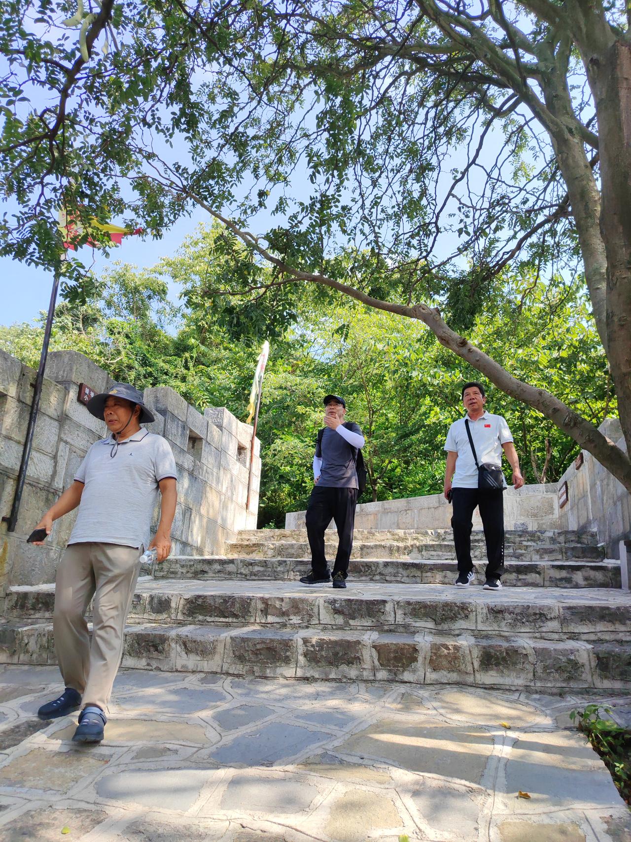 王阳明说"心外无物"，并非世界因你而存在，而是你以何种心，就活在何种世界里。名利