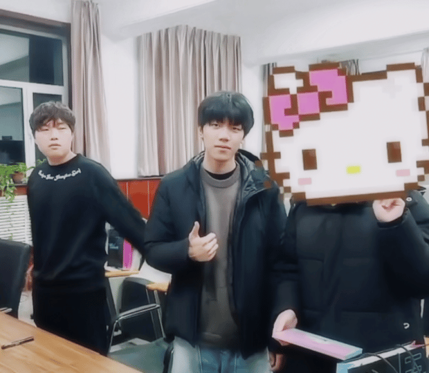 11443【偶尔一on/bin】老公被人搭讪我在旁边就这样： ​​​