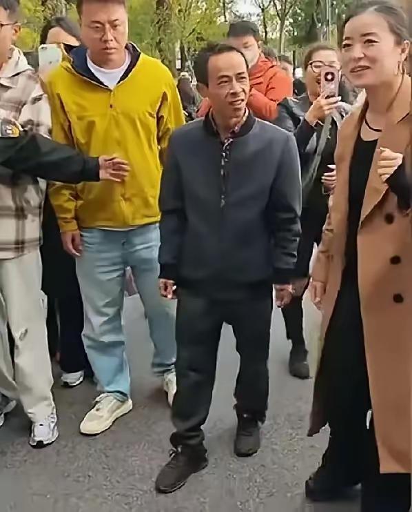 鸡排哥“全国巡炸”翻车：从南京被驱到多省抵制，炒作式营销遭全网嫌
 
本想靠“全