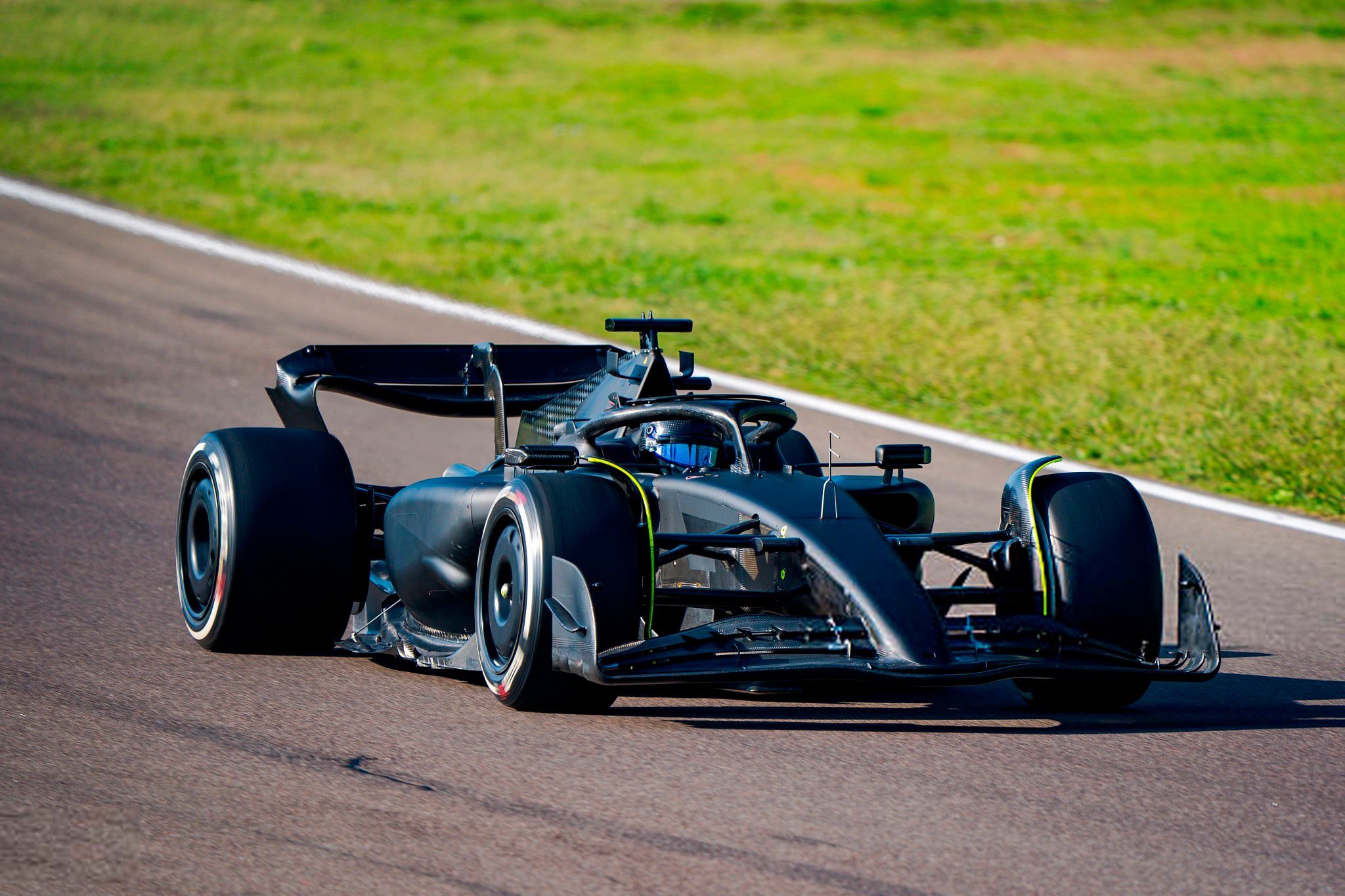 佩雷兹在伊莫拉赛道完成了两日测试✅，驾驶黑色版的法拉利SF-23赛车总累计完成9