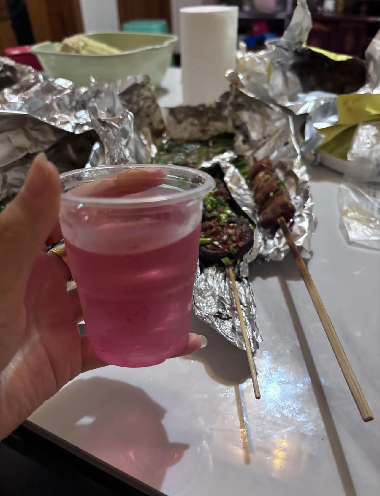 今晚又跟白先生约会了，跟他在一起总是会觉得脸红，耳热，心跳加速，跟他真情流露，我
