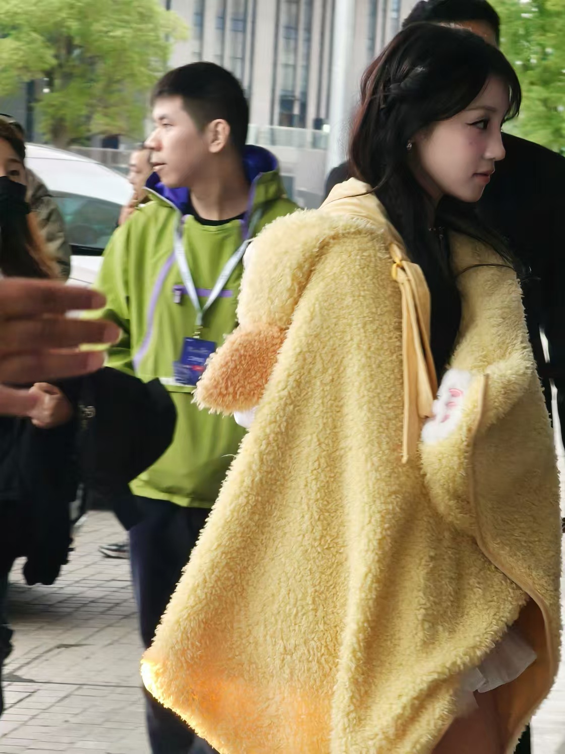 宋雨琦怼脸状态 哇哇哇，宋雨琦的舞台造型很甜酷，今天线下看着很青春很邻家妹妹的感
