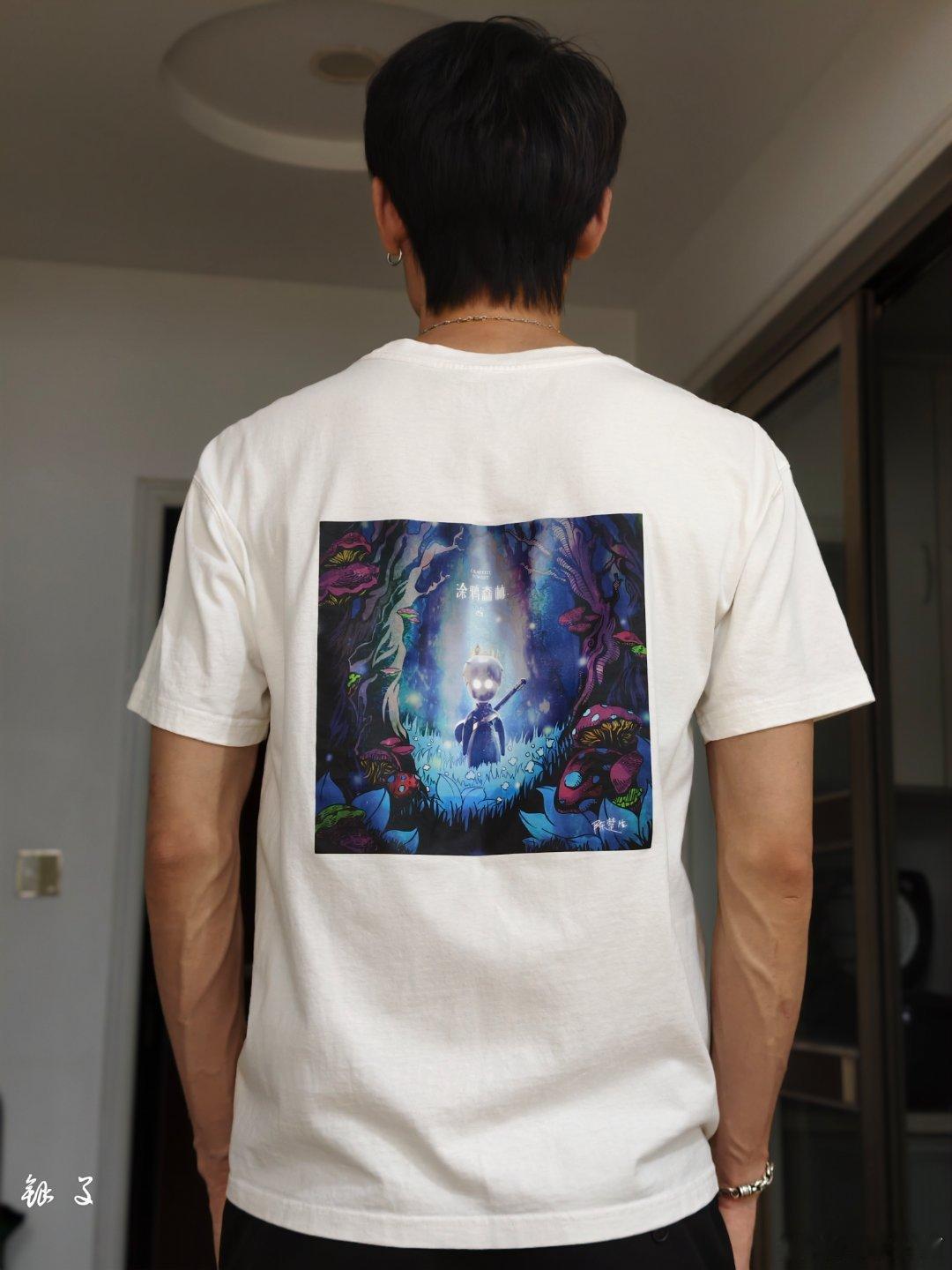 又穿我的衣服，不知道从哪里翻出来了，穿去上了一天班回来，还跟我说衣服蛮过瘾的，蛮