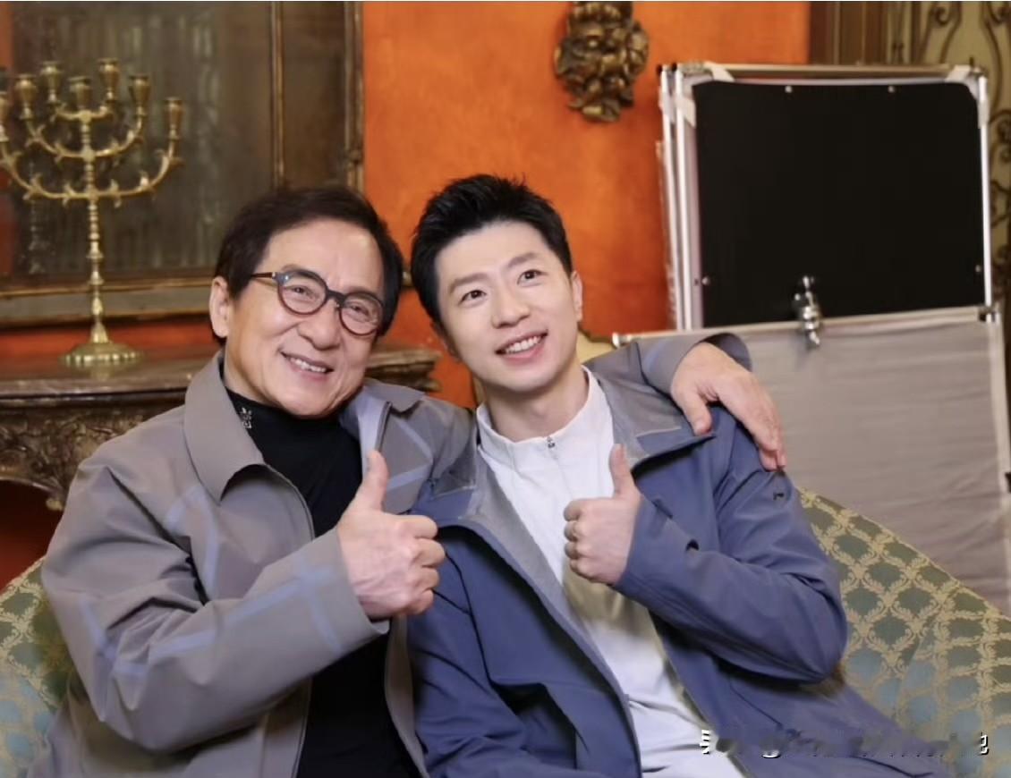 马龙成龙一起打乒乓球了哈哈哈哈这小动图要火[马思纯的微笑][马思纯的微笑][马思