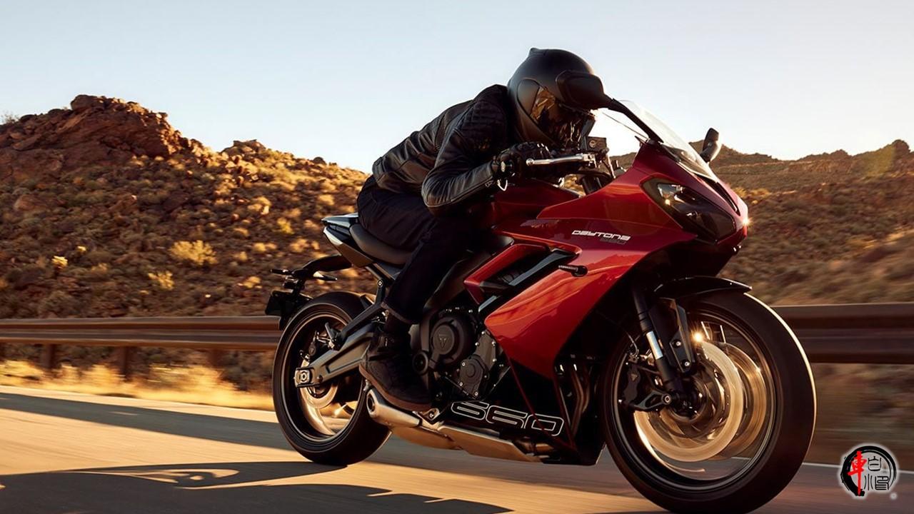 #凯旋仿赛DAYTONA 660新车发布#
凯旋发布了经典复兴的DAYTONA 
