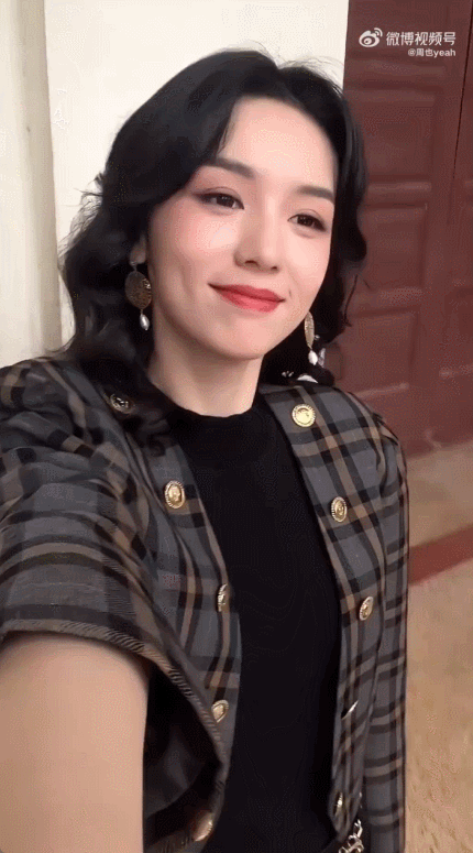 周也这条真的不是求婚视频吗周也换装跟我求婚 看到这个视频，谁不想急头白脸的嫁给周