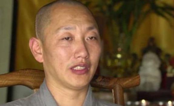 2011年，江苏南通一富豪因看破红尘出家当和尚，然而在此后的10年里，他竟然成了