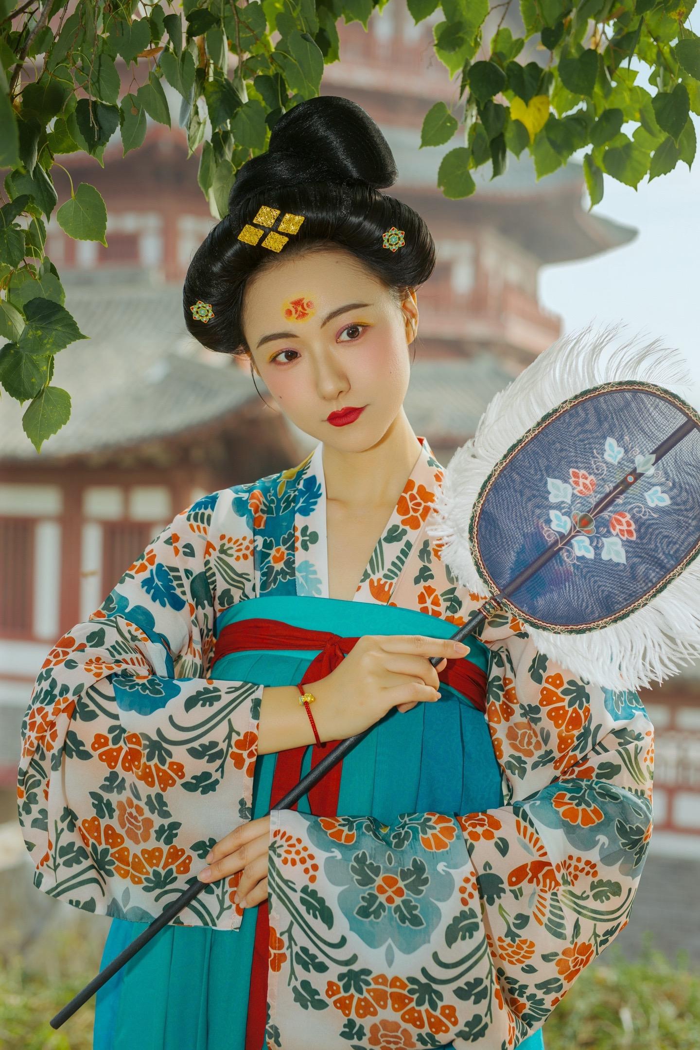 盛世如花，福韵长安。周六福✖️西安博物院联名的奶茶福宝也太萌啦！