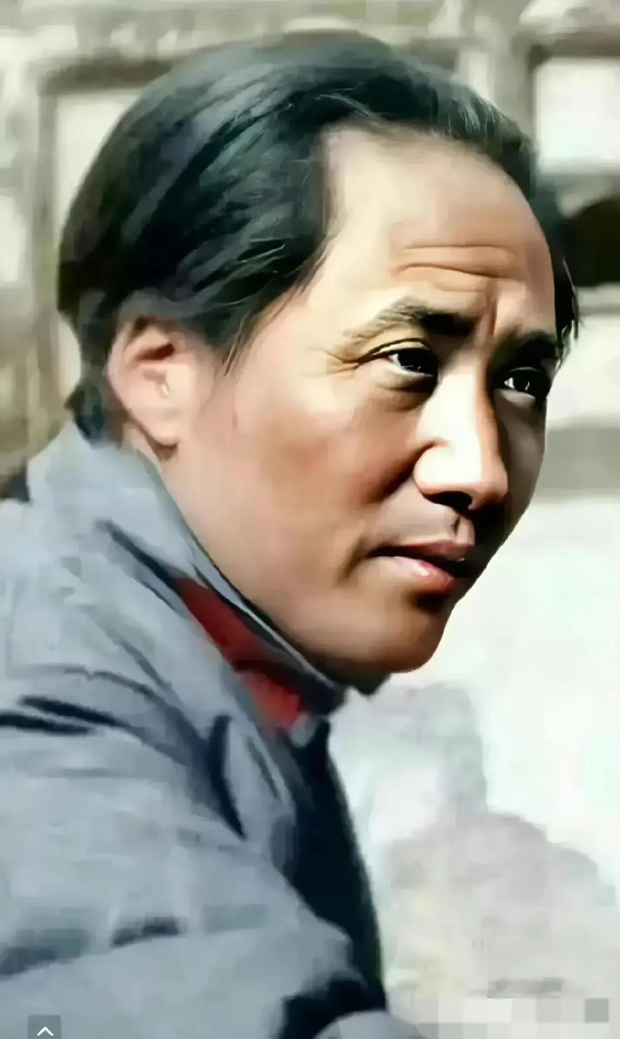 🙏请停留几秒，为伟人点个赞送朵花💐
《毛主席精神真伟大》
在风雨如磐的岁月里