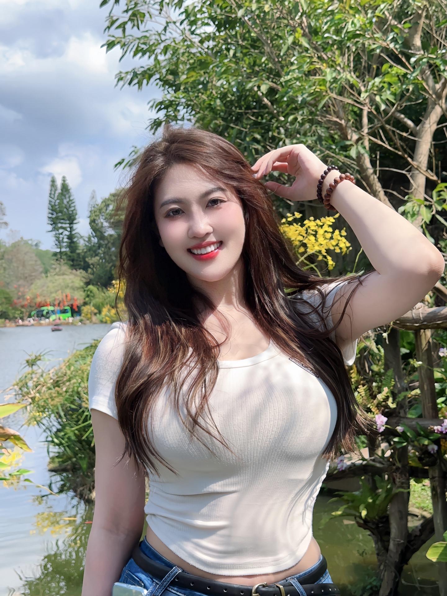 下了三个月的雨，想看看你们相册里的晴天。可不可以在评论区分享一下你们相...