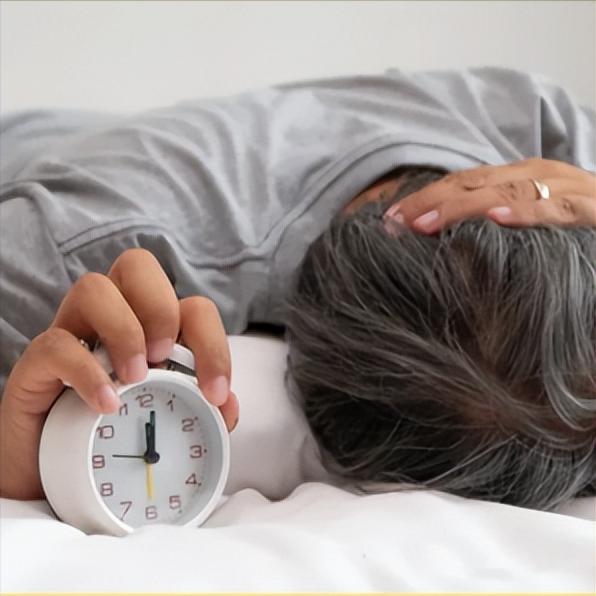 脑梗和睡眠有关？3年脑梗2次，原因竟是睡眠不对

前段时间看到一条新闻。一位45