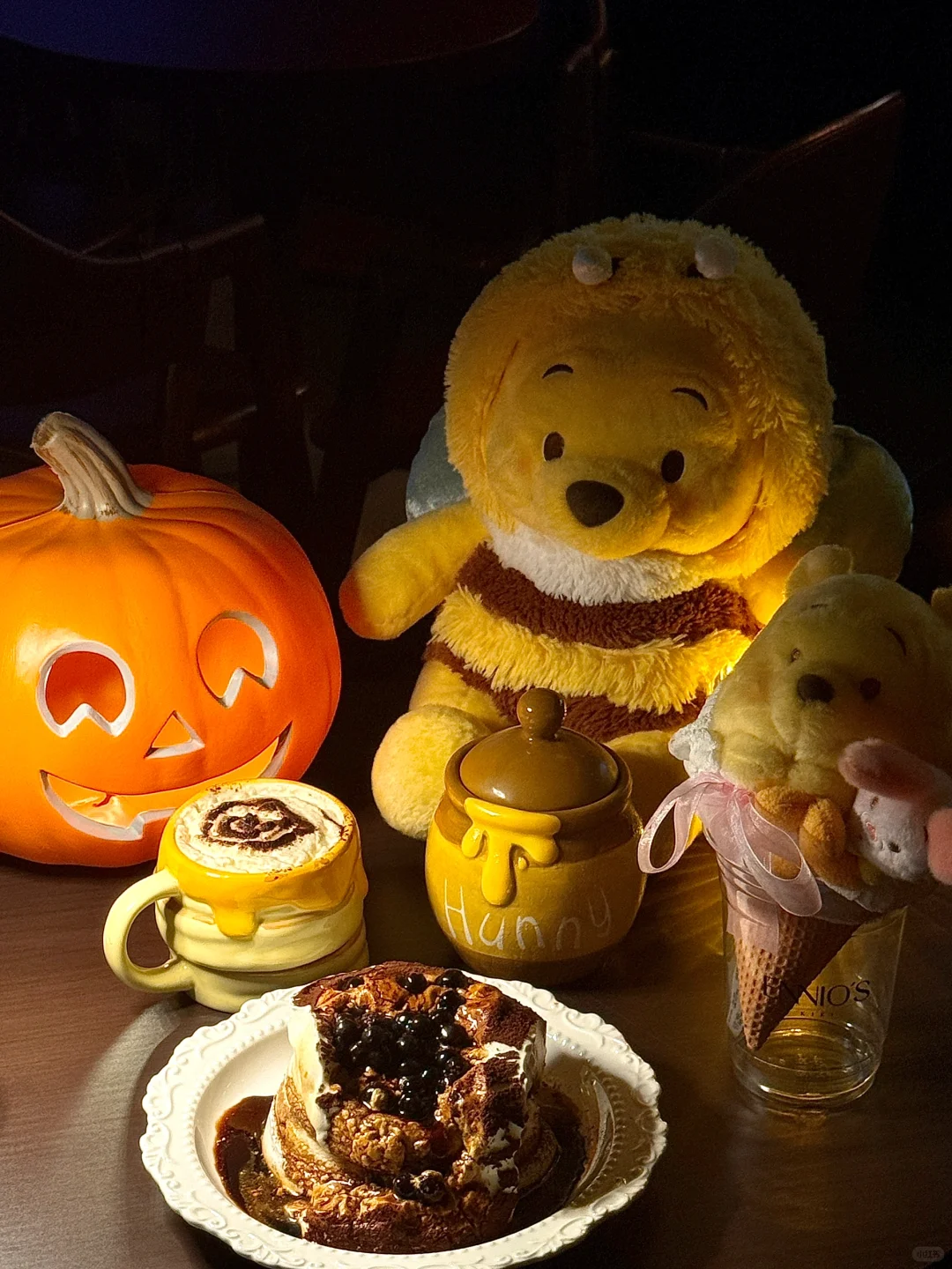上海万圣节小酒已到位🪄…小熊维尼主题🍯！