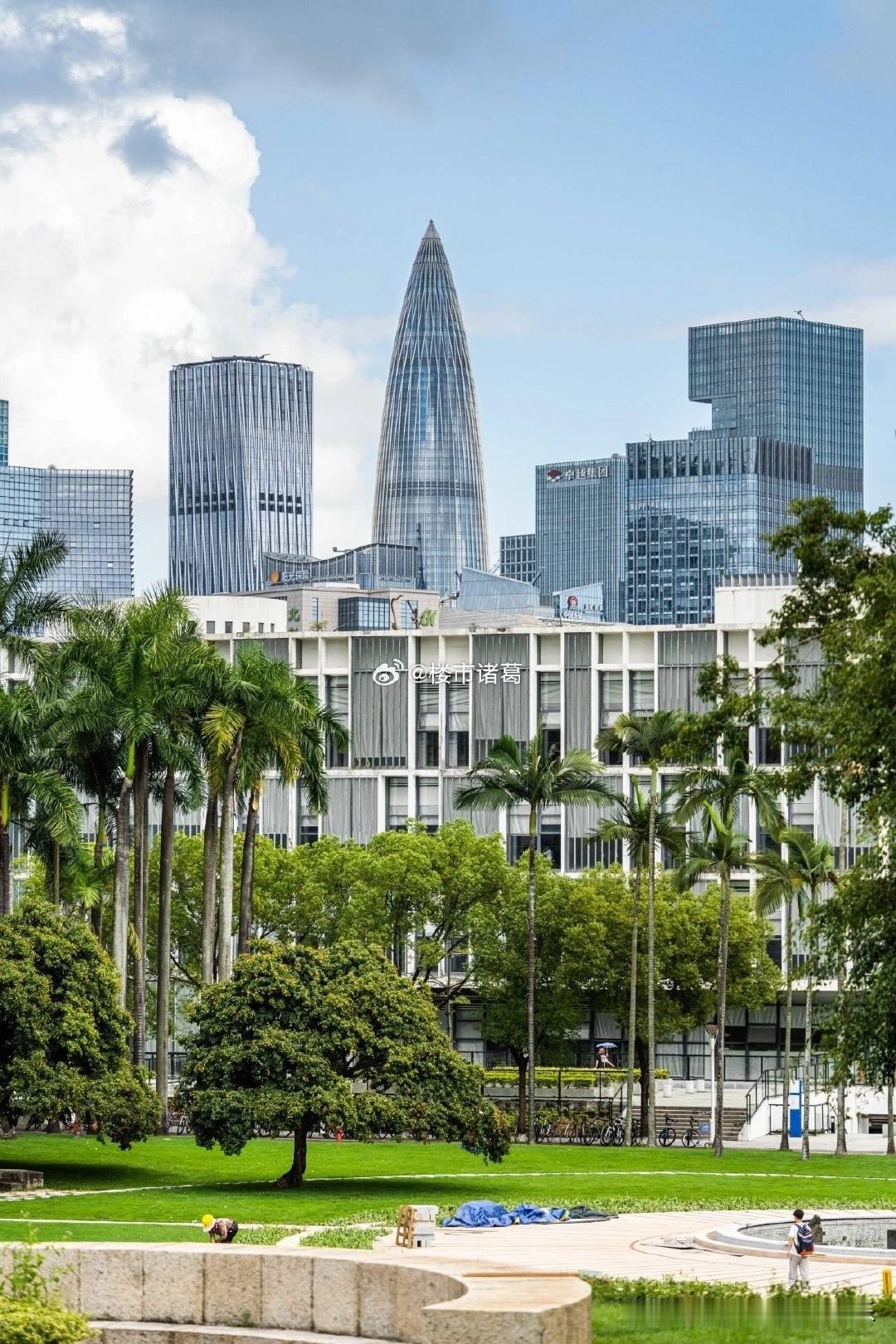 网友：去年深圳大学毕业，选的国际贸易专业，今年在一家外企，年薪15w，年假10天