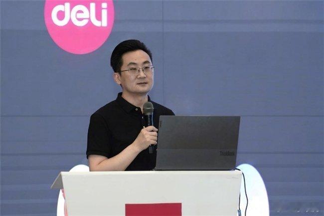 作为深耕行业四十余年、业务覆盖 150 多个国家的文创科技龙头，得力集团的数智化