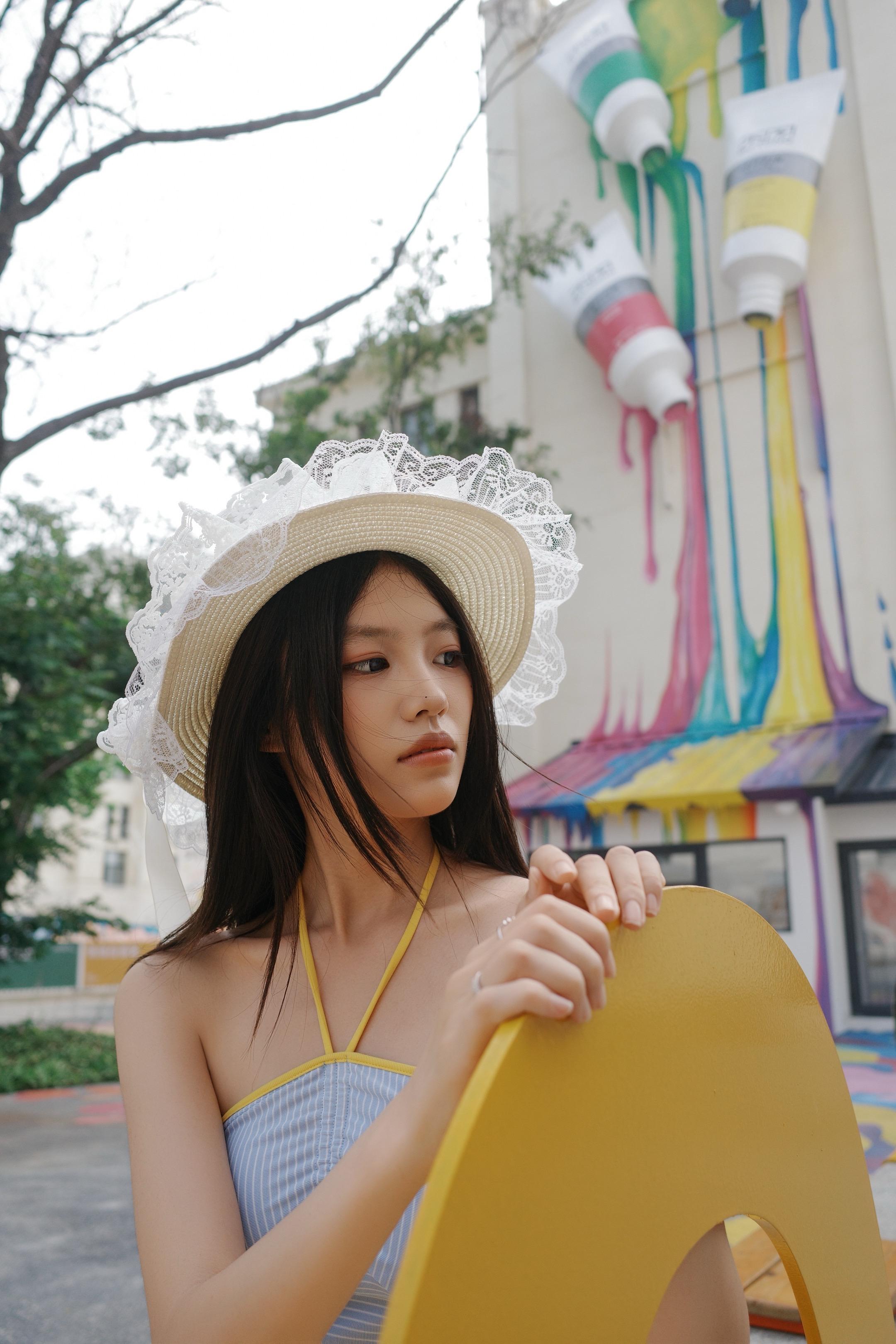 我的旅拍日记.🎨北戴河不同艺术小镇夏日限定彩色碎片。 📷相机：理光...
