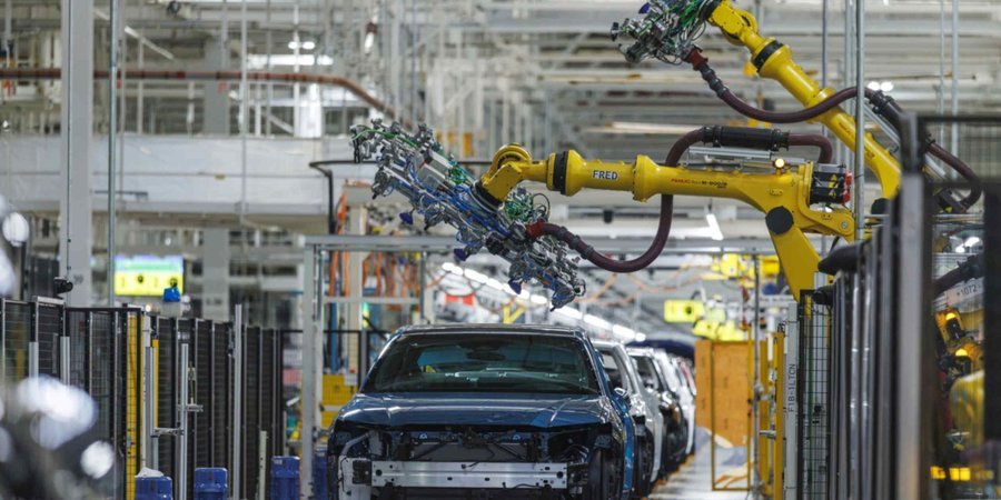 丰田将投资10亿美元用于美国工厂，以提高电动汽车和混合动力汽车的产能。汽车汽车资