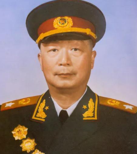 1980年，人民大会堂新疆厅，一位日本女士对着聂荣臻，双膝跪地，深情地叫了一声：