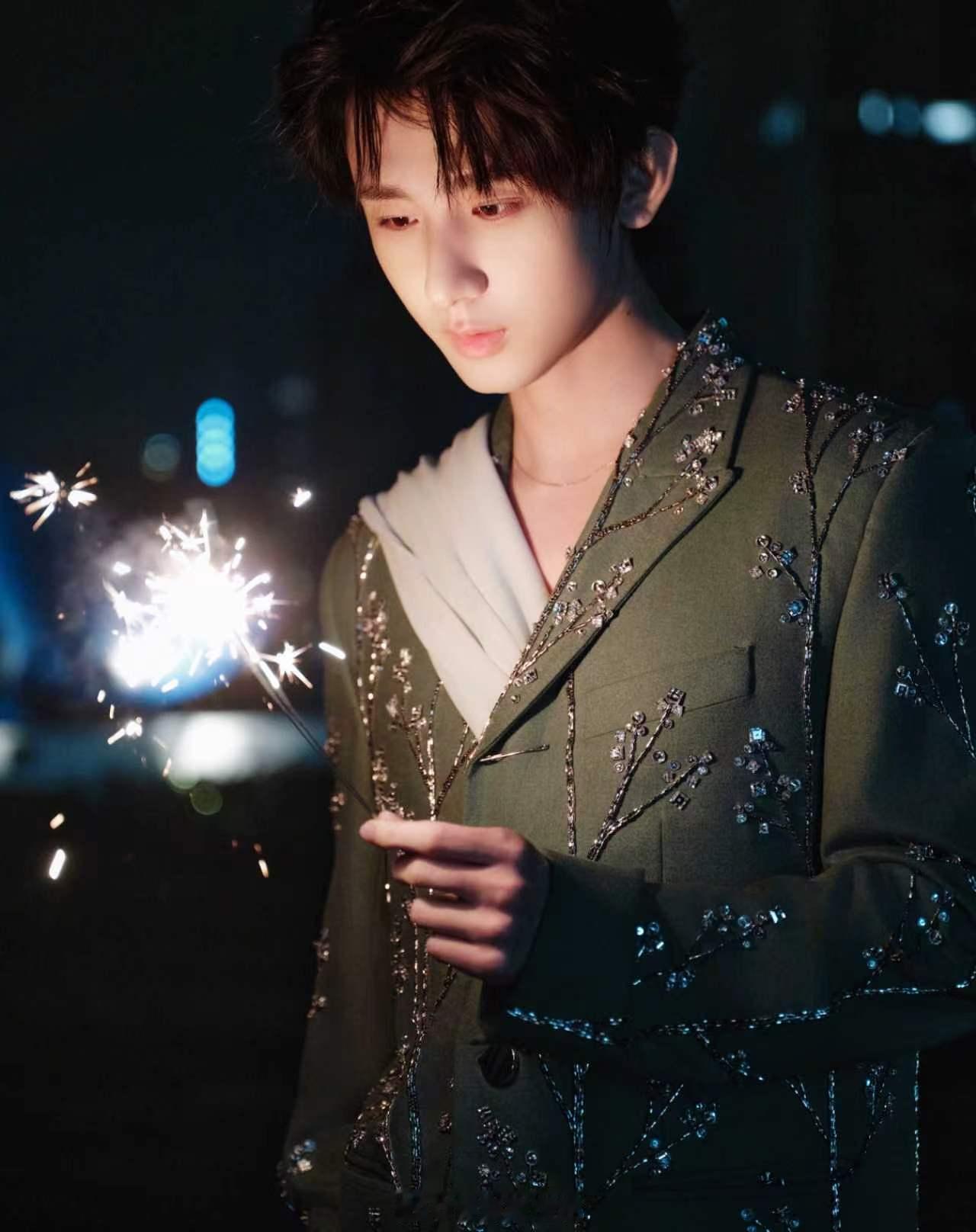 湖南卫视连发10条傅诗淇湖南卫视连发10条成毅湖南卫视重映与君歌多首风格各不相同