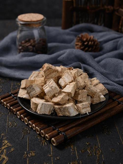三味中药，能沉入下焦血脉里，像温煦的活水一样，把宗筋里瘀滞的湿浊瘀堵一点点疏通开