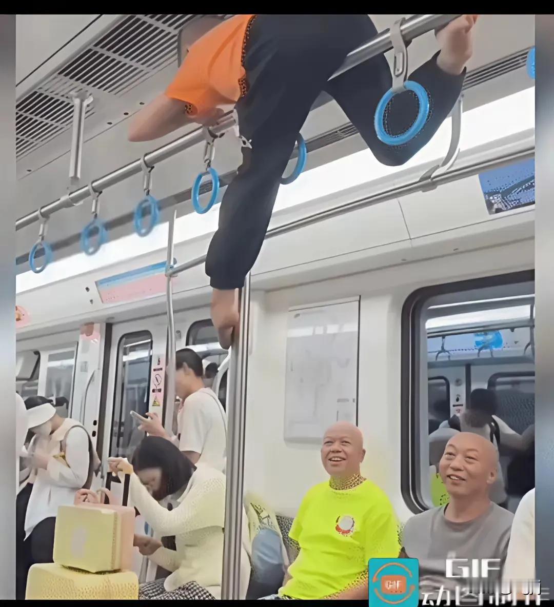 惯子如杀子，大人无知纵容，早晚会吃亏