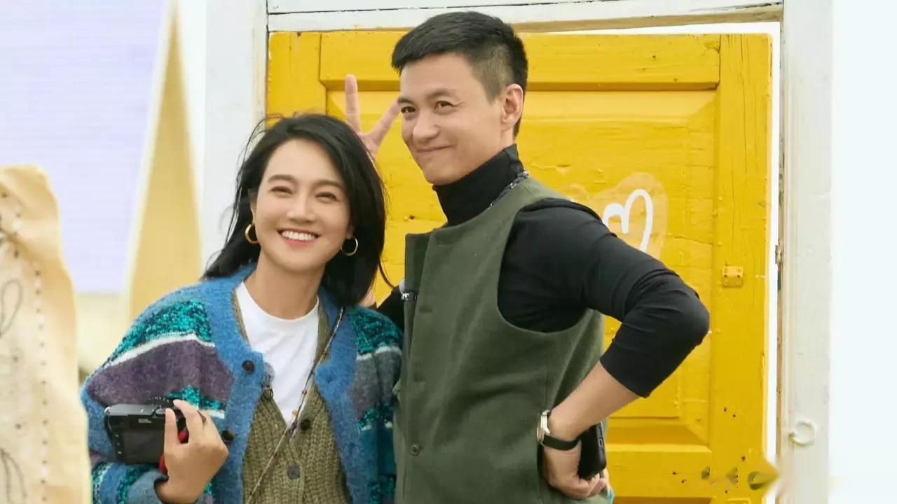 周一围自曝曾不想让朱丹上综艺，朱丹反应让他心甘情愿跳下“悬崖”。
周一围在节目中