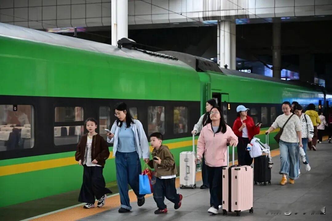 2026年铁路春假清明运输（成都局）收官
4月1日—4月7日（7天）￼￼￼
总发