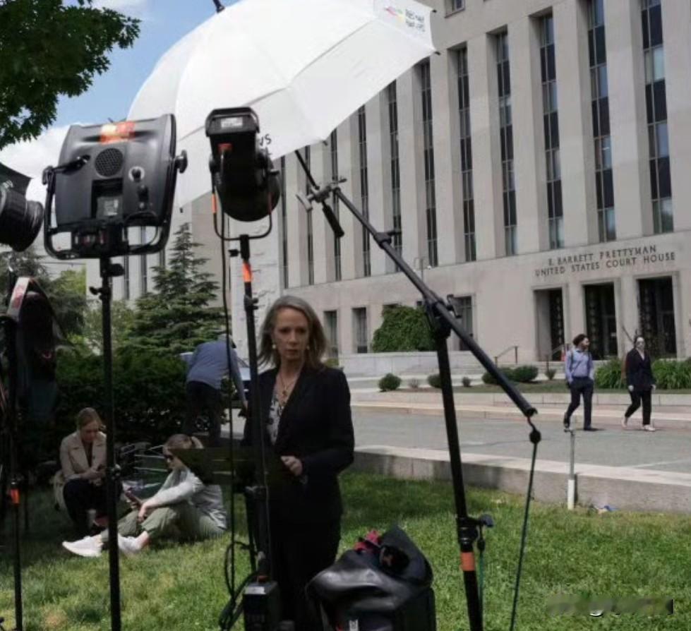 “记者协会晚宴”枪手第一次出庭

除了“暴力犯罪中使用枪械”、“武力袭击执法人员