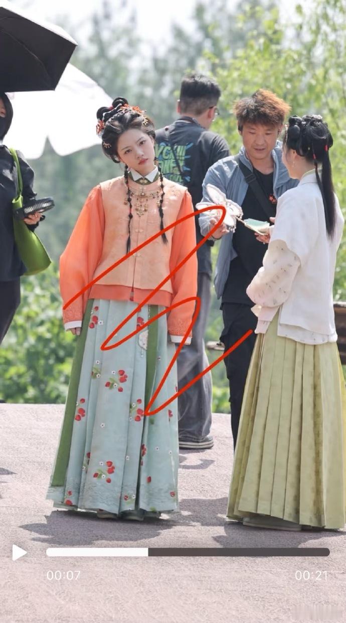 《[剧名]》热播，女主的桌子却成焦点，状况频出令人担忧，不知后续剧情中它又将如何