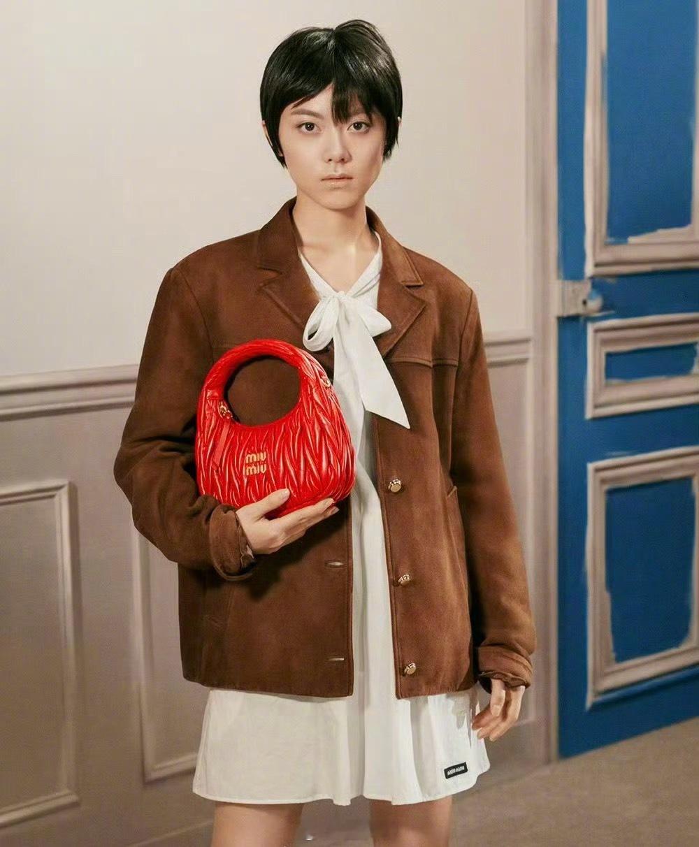 严重怀疑miumiu内部有赵今麦黑粉…… 