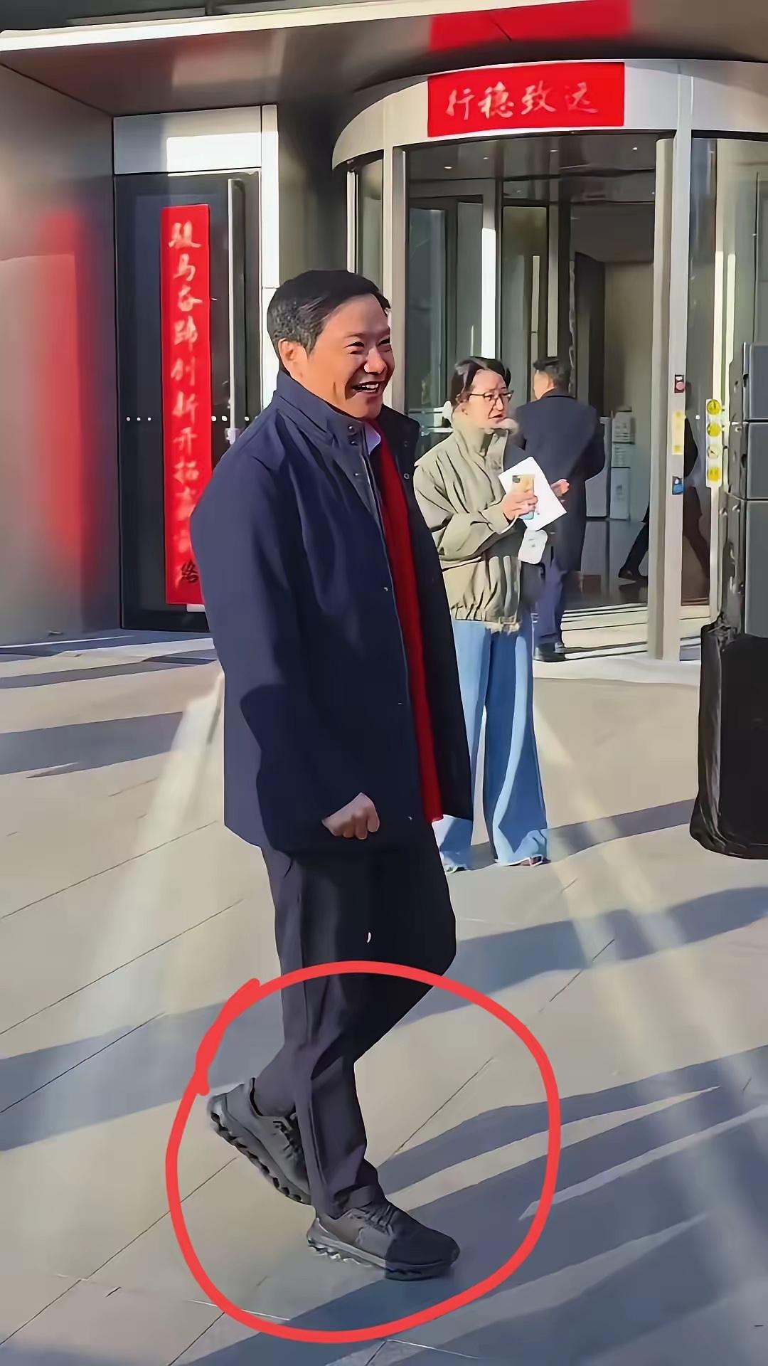 雷总穿的鞋子是什么牌子的，非常漂亮