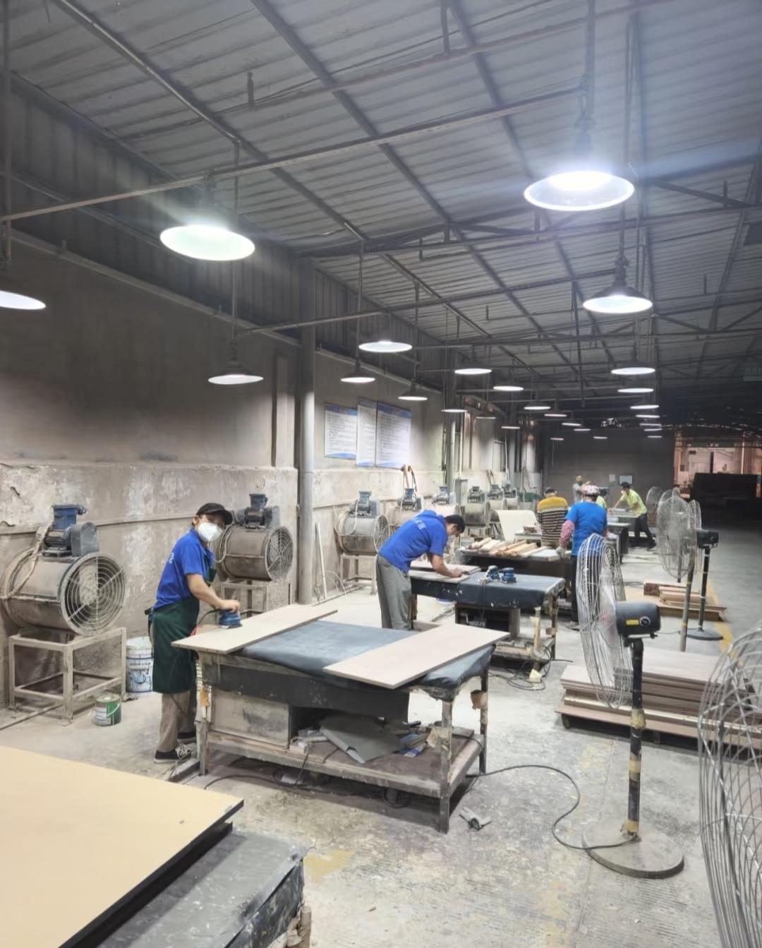 真的搞不懂这个应聘者是怎么想的，在家具厂打磨每个月工资10000元+不香吗？为什