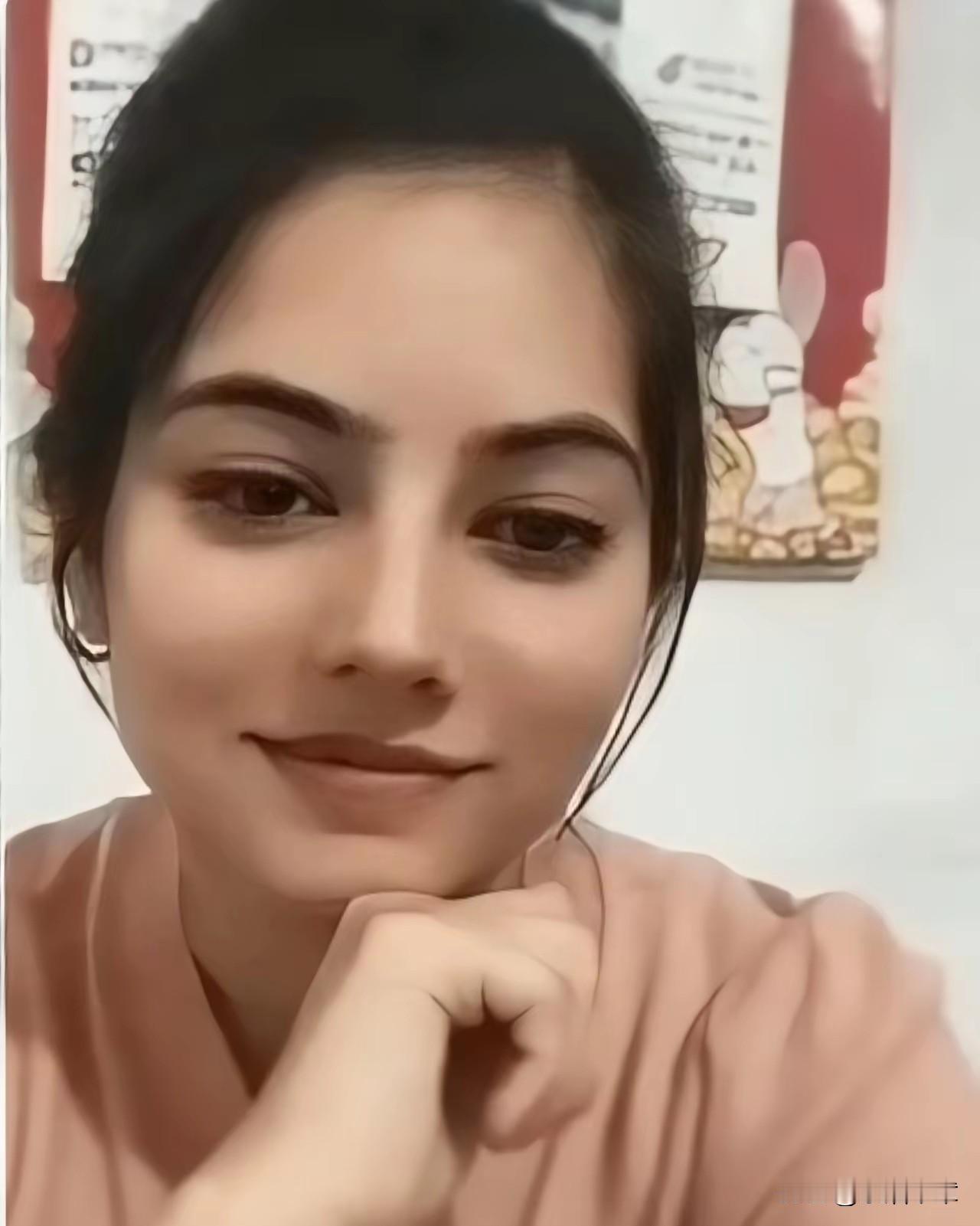 妈妈眼神zui美：不wan美也值得被爱

你记得妈妈看你时的眼神吗？不豪华，不w