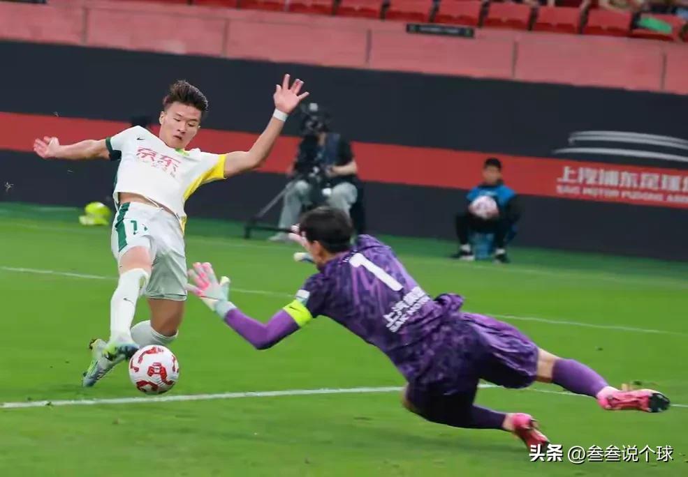 北京国安0:1上海海港，让人万万没想到的三点：
1. 没想到，海港外援莱昂纳多一